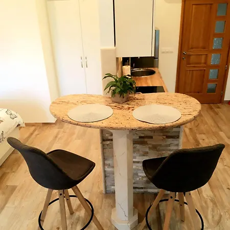 Old Town Sea Front M&m Apartment